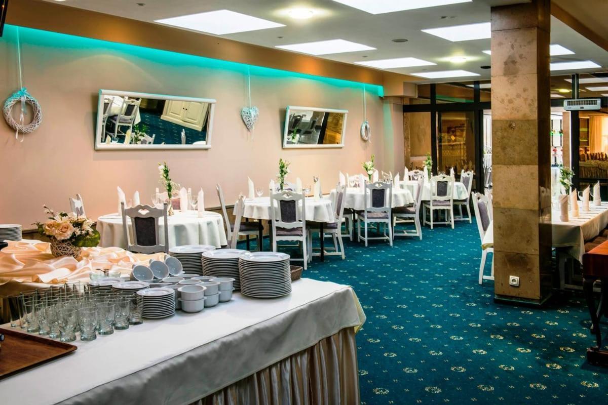 Hotel Accademia Ostrowiec Świętokrzyski Exterior foto